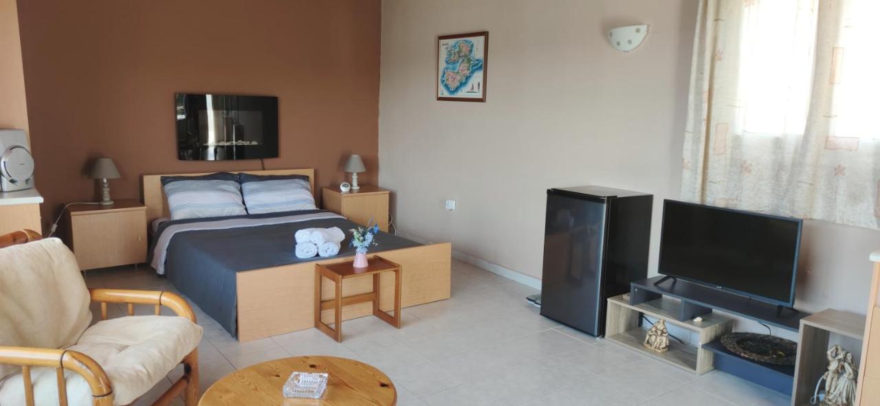 Penthouse Studio Next To The Sea سالاميس المظهر الخارجي الصورة