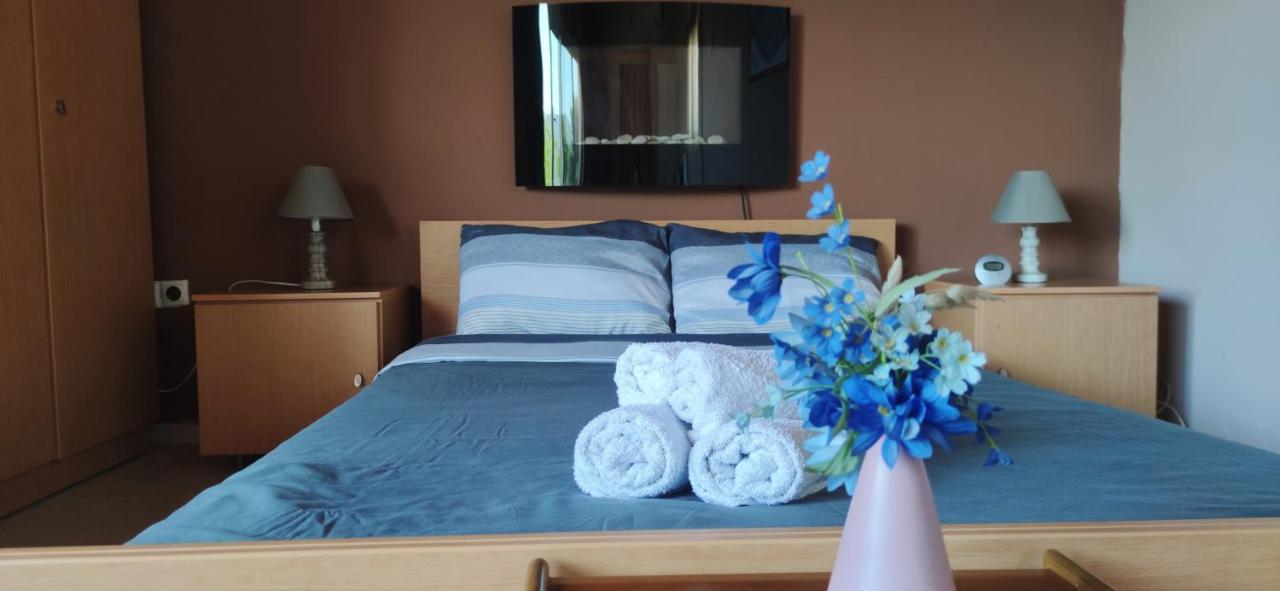 Penthouse Studio Next To The Sea سالاميس المظهر الخارجي الصورة